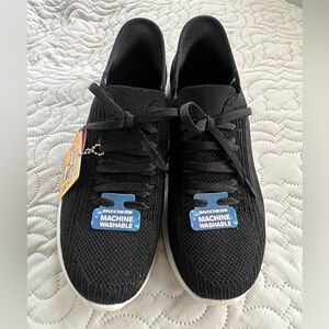 NEW: Skechers Slip Ins Stretch women’s size 8.0